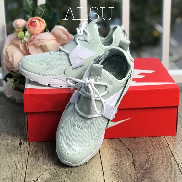 NWT Nike Air Huarache City Low Barely Grey White W - Picture 2 of 8